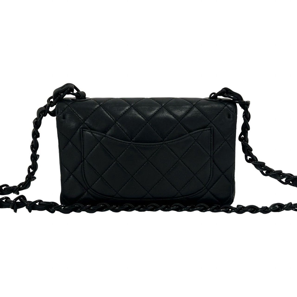 Chanel Bagged Vintage Quilted CC Logo Lambskin Chain Shoulder Bag Black — view 3