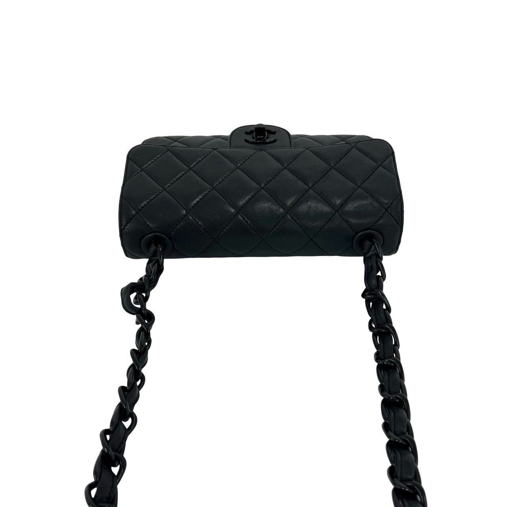 Chanel Bagged Vintage Quilted CC Logo Lambskin Chain Shoulder Bag Black — view 4