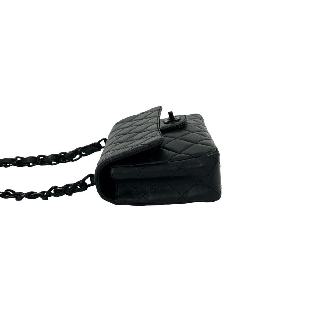Chanel Bagged Vintage Quilted CC Logo Lambskin Chain Shoulder Bag Black — view 5