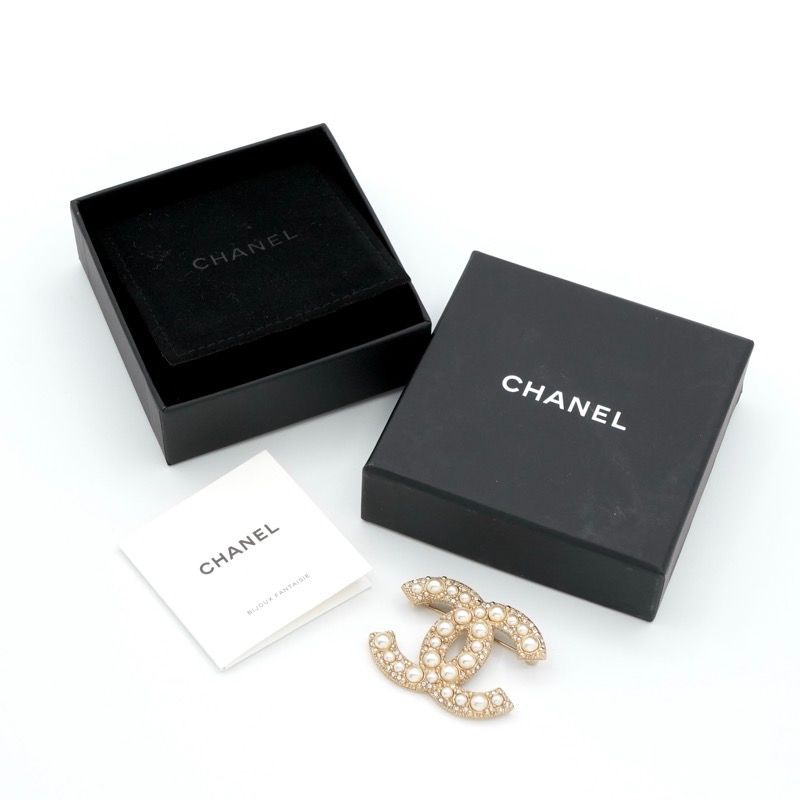 Chanel Brooch Corsage Gold CC Logo Rhinestone — view 8