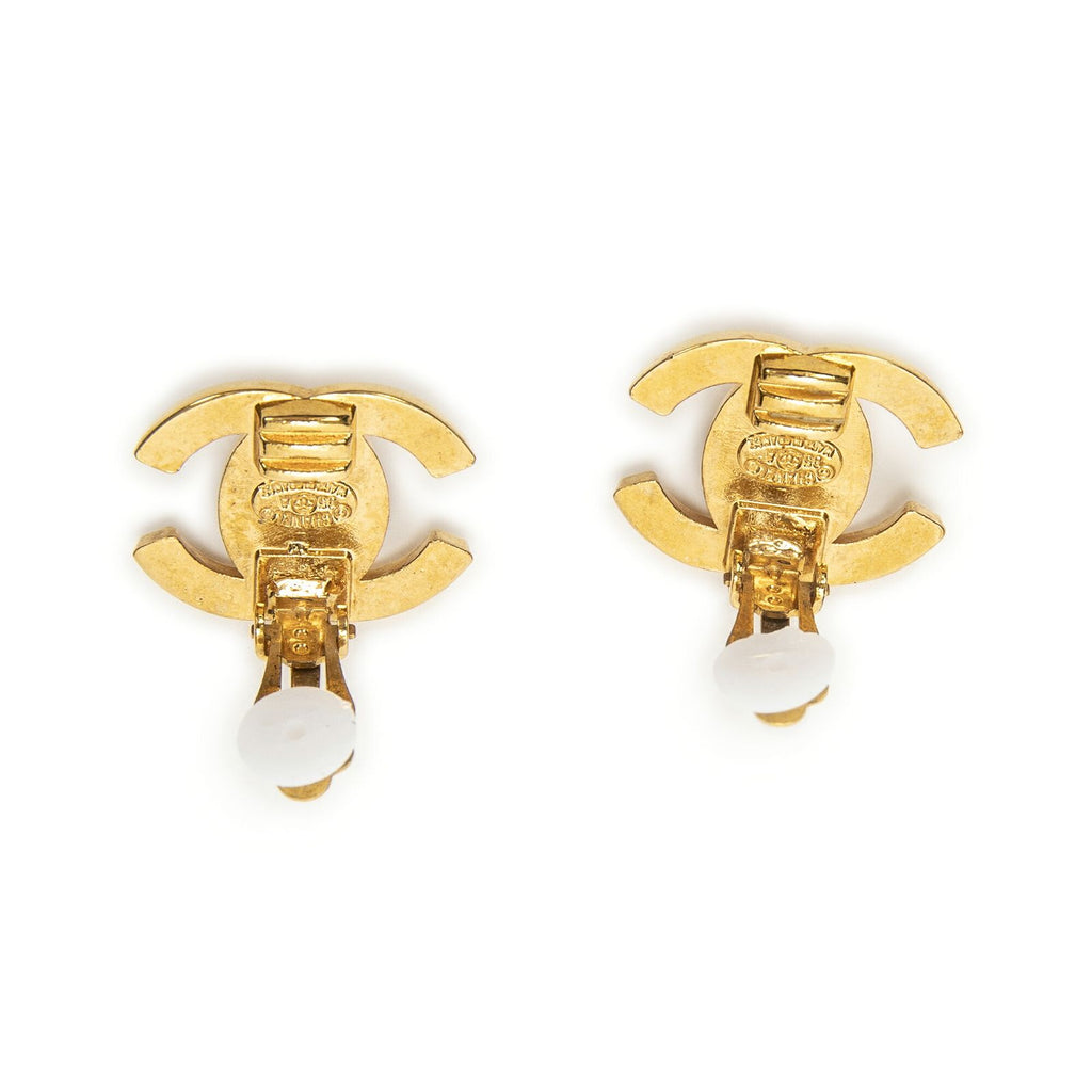 Chanel CC Turnlock Clip on Earrings Gold Plated — view 3