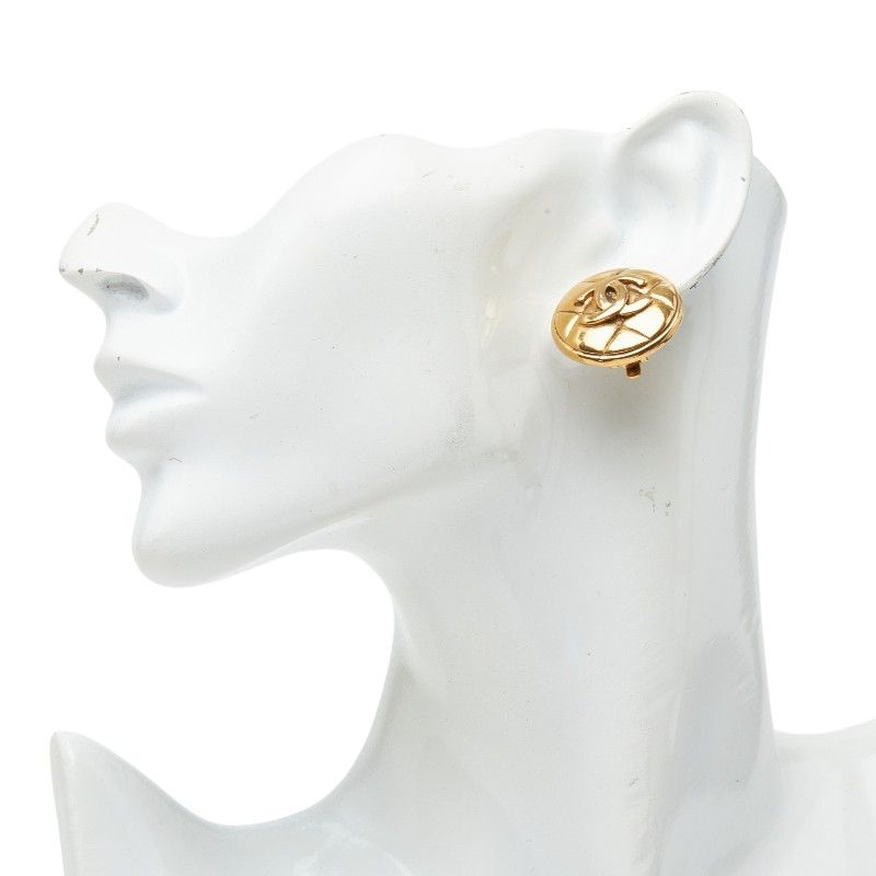 Chanel CC Logo Vintage Round Single Earrings Gold Plated — view 4