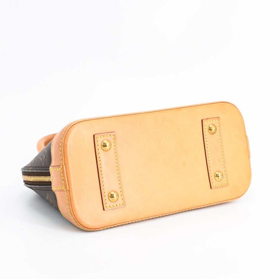Louis Vuitton Handbag Alma BB — view 5