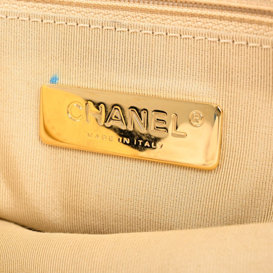 Chanel Shoulder Bag 19 Sequin — view 7
