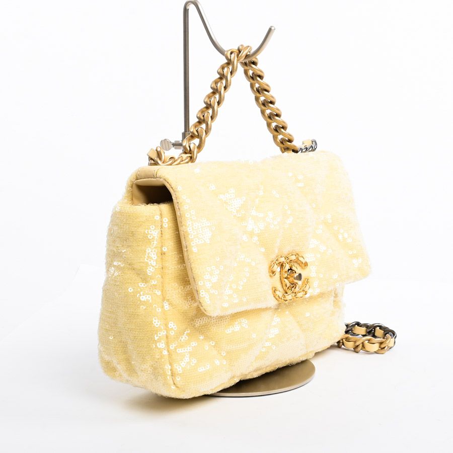 Chanel Shoulder Bag 19 Sequin — view 2