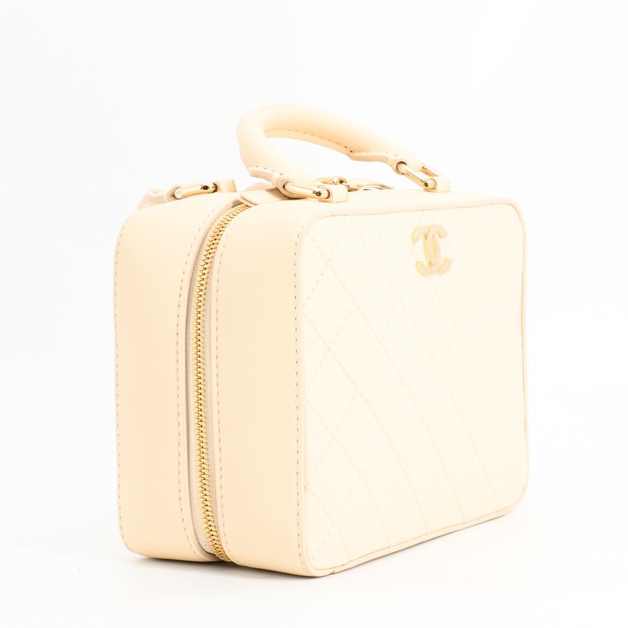 Chanel Handbag 2-Way Vanity — view 2