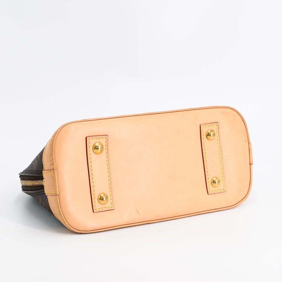 Louis Vuitton Handbag Alma BB — view 5