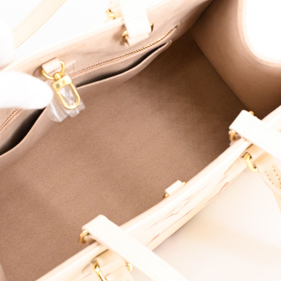 Louis Vuitton Tote On The Go MM — view 5
