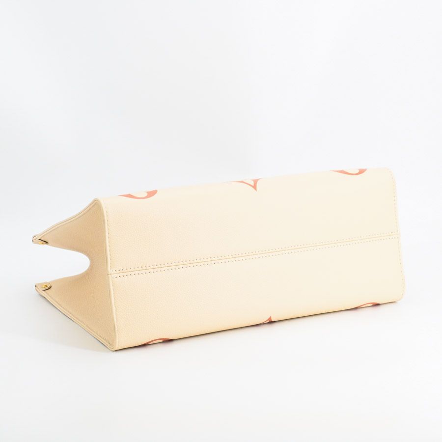 Louis Vuitton Tote On The Go MM — view 6