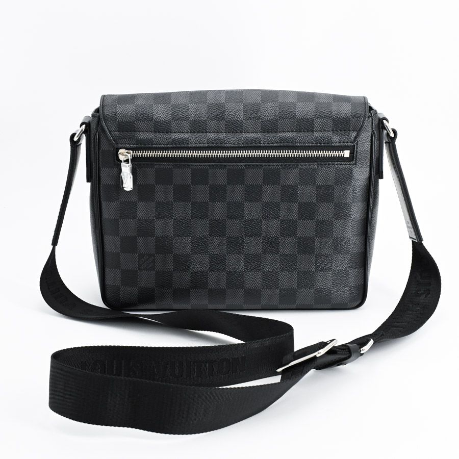 Louis Vuitton Shoulder Bag District — view 3