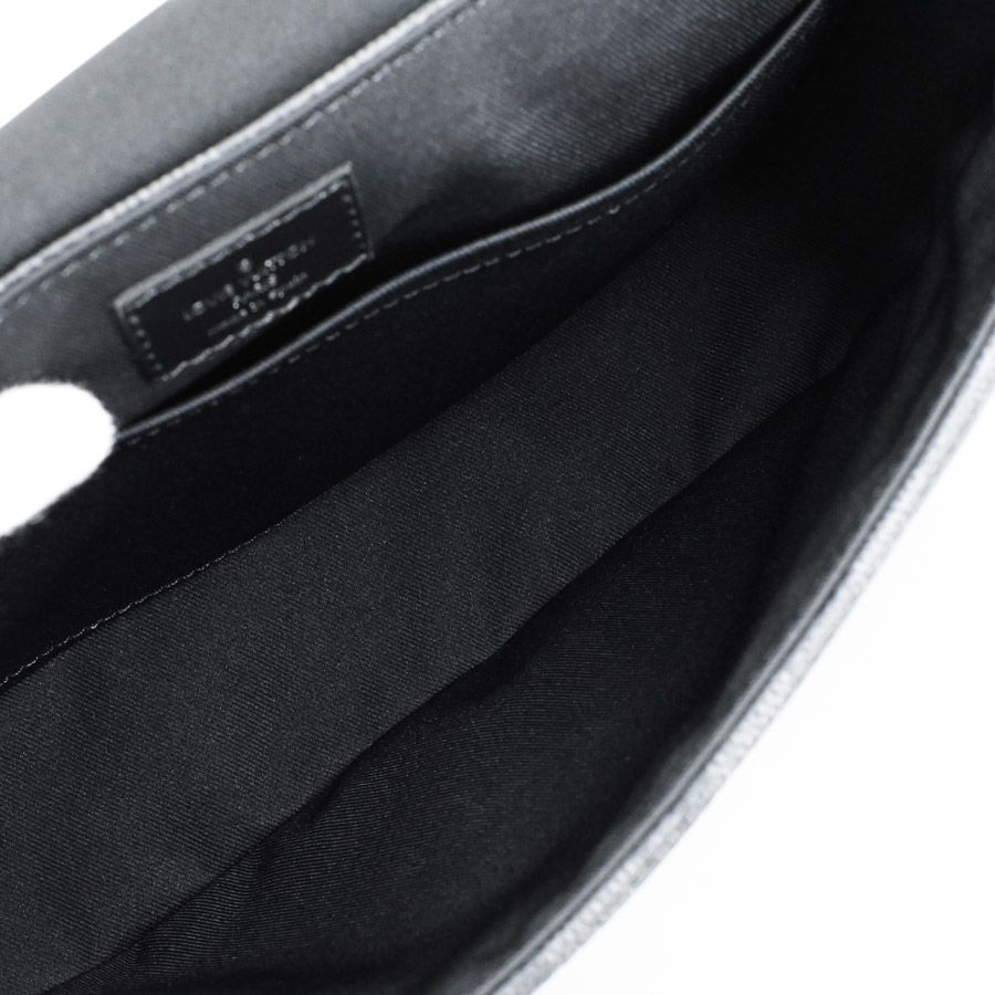 Louis Vuitton Shoulder Bag District — view 4