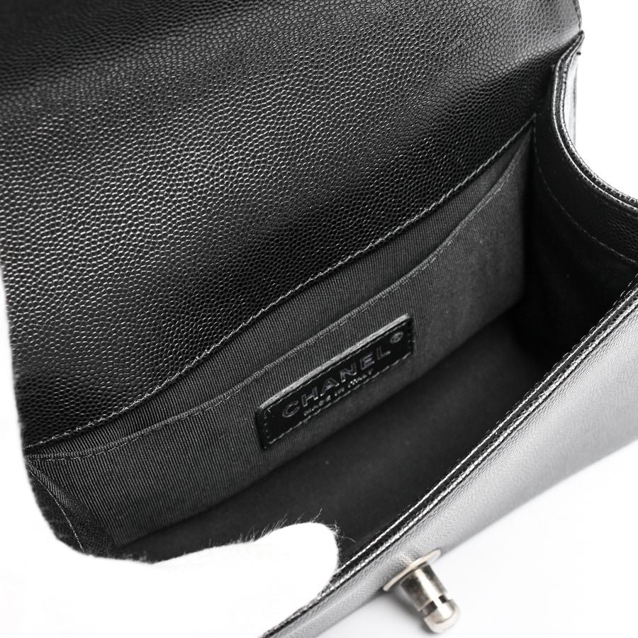 Chanel Shoulder Bag Boy Small — view 4
