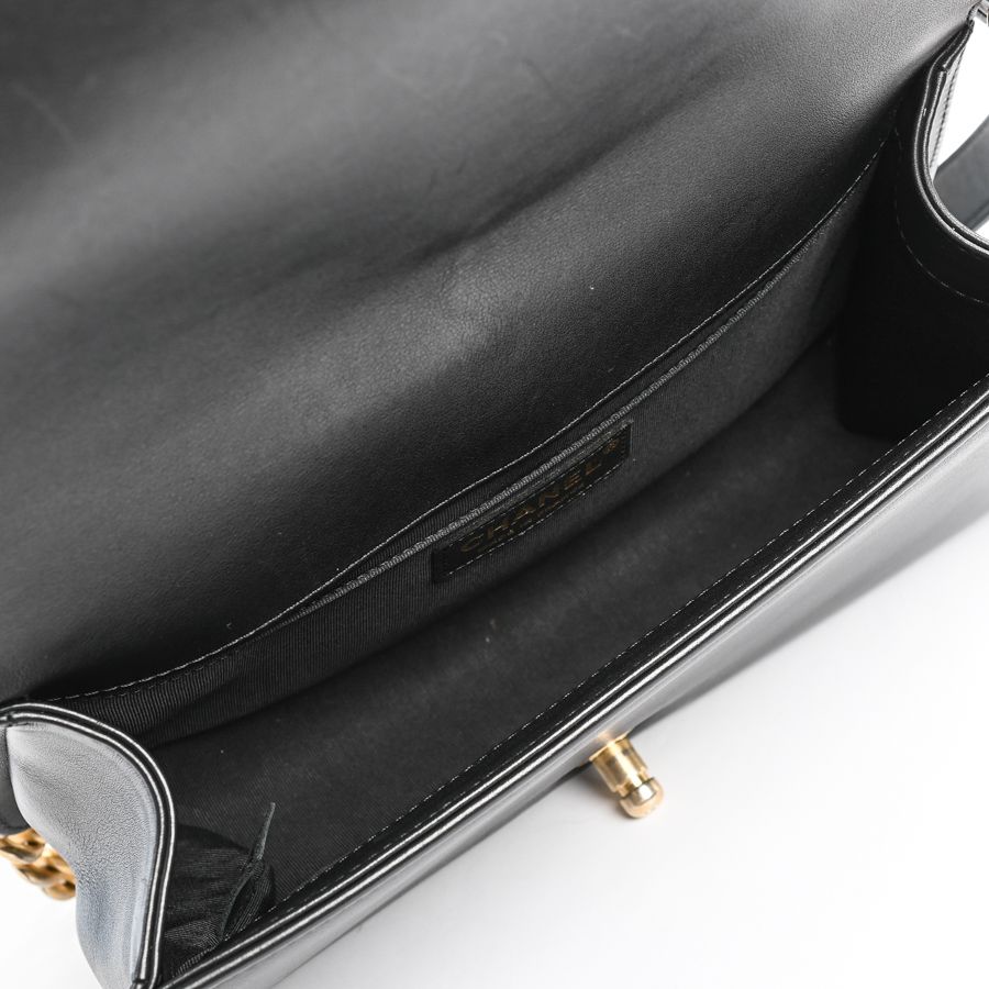 Chanel Shoulder Bag — view 4