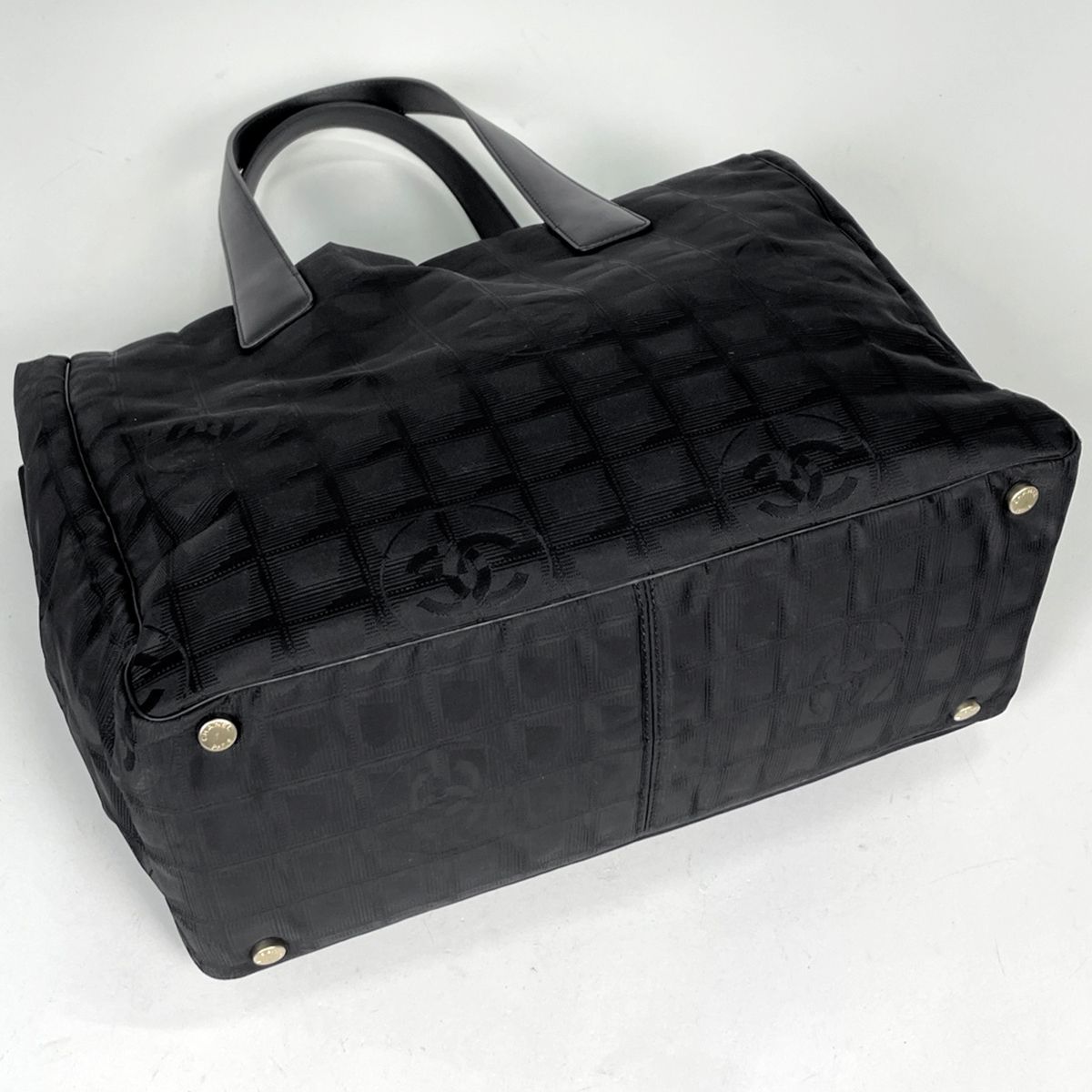 Chanel New Travel Line Tote MM CC Logo Nylon Jacquard Black — view 2