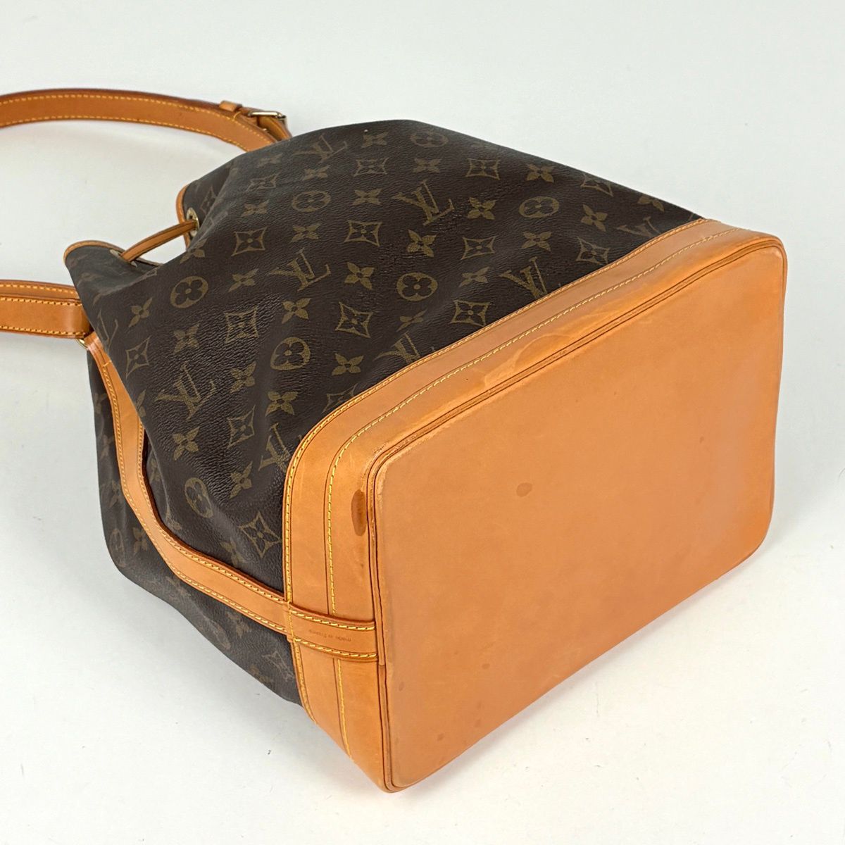 Louis Vuitton Noe Shoulder Bag Drawstring Monogram Brown — view 2