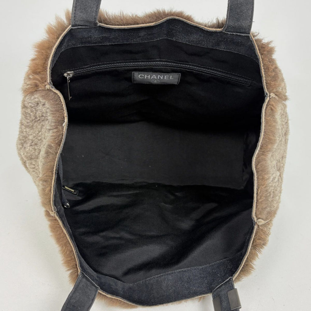 Chanel Handbag CC Logo Rabbit Fur Fabric Brown — view 8