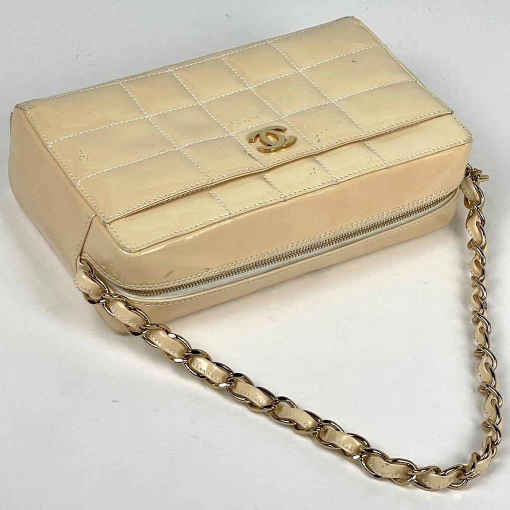 Chanel Handbag CC Logo Choedge Coat Enamel Patent Leather Beige — view 8