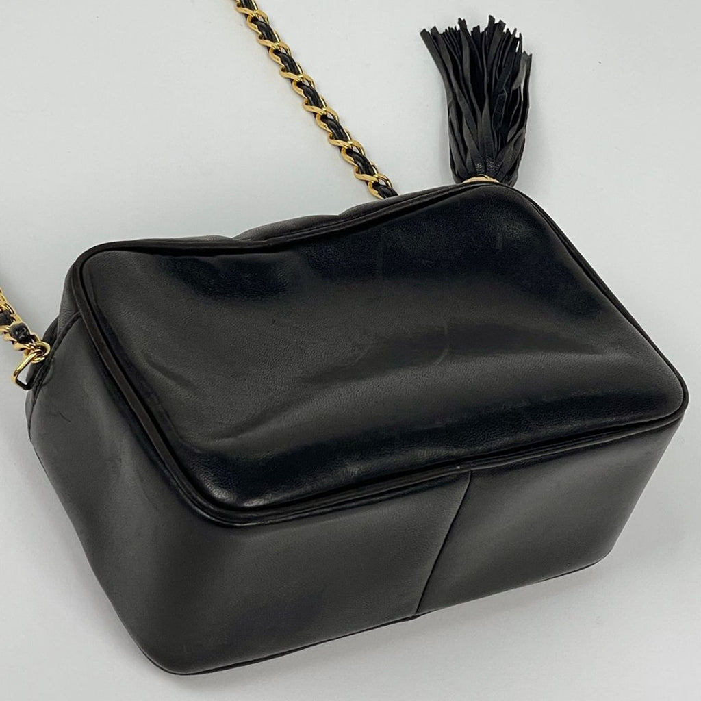Chanel Shoulder Bag Triple CC Logo Fringe Leather Black — view 2
