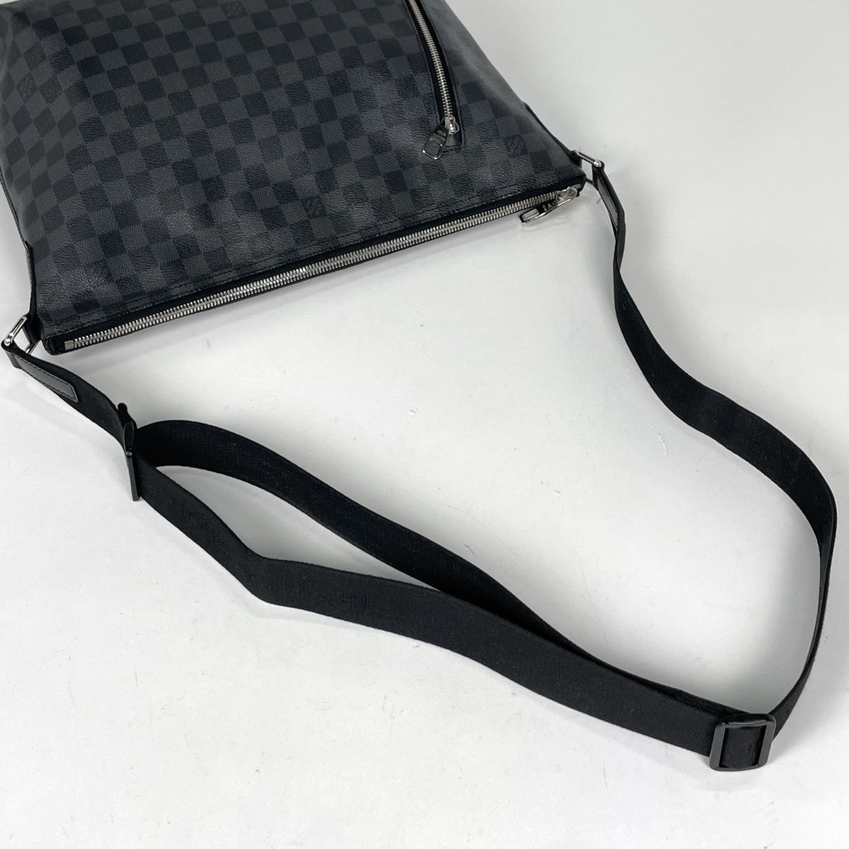 Louis Vuitton Mick MM Shoulder Bag Crossbody Damier Graphite Black — view 6