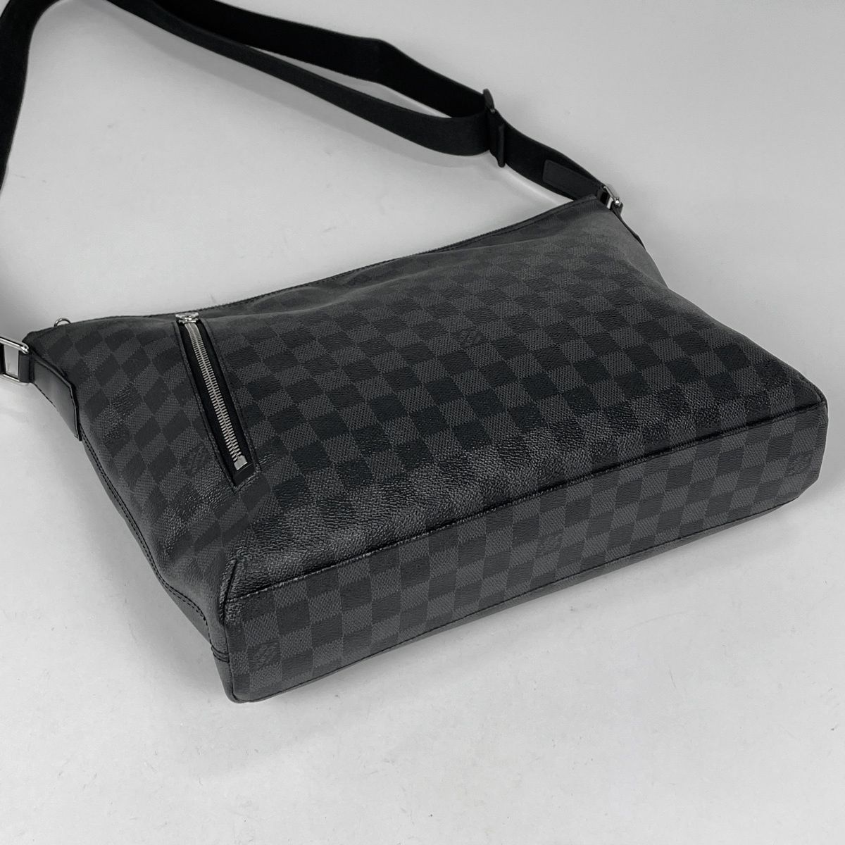 Louis Vuitton Mick MM Shoulder Bag Crossbody Damier Graphite Black — view 2