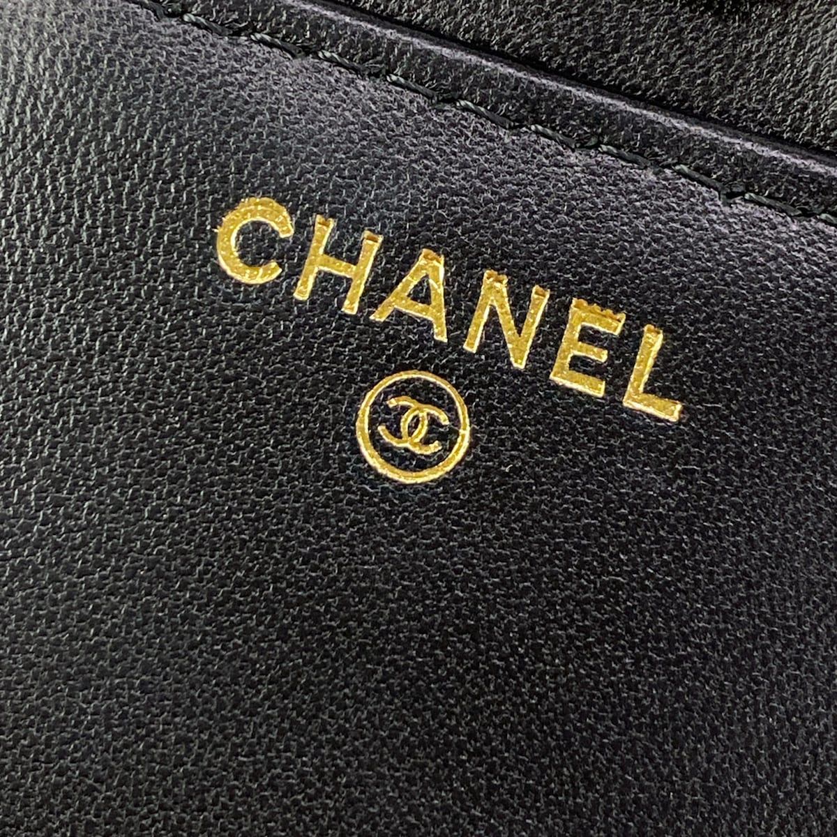 Chanel Wallet Quilted Black White Chain Metal Gold Lambskin Shoulder — view 6