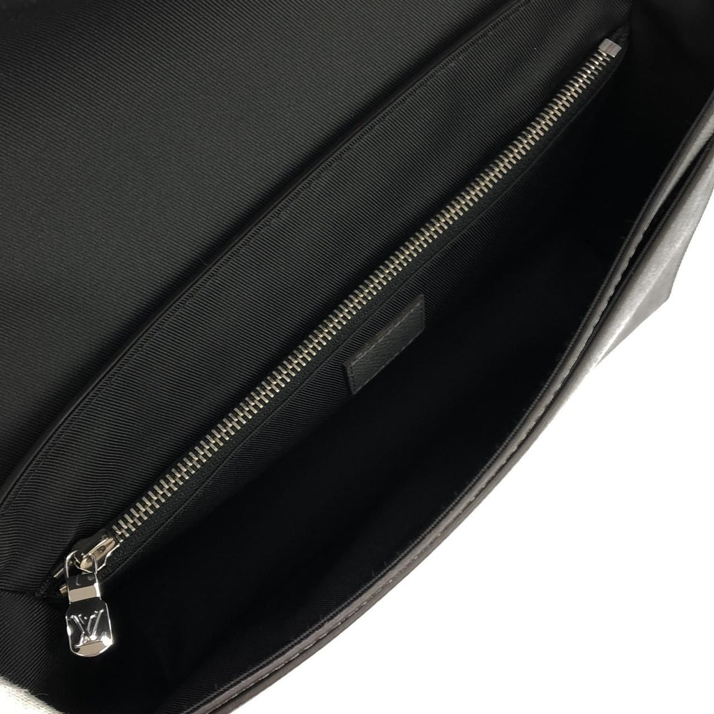 Louis Vuitton Taiga New Flap Messenger Shoulder — view 7