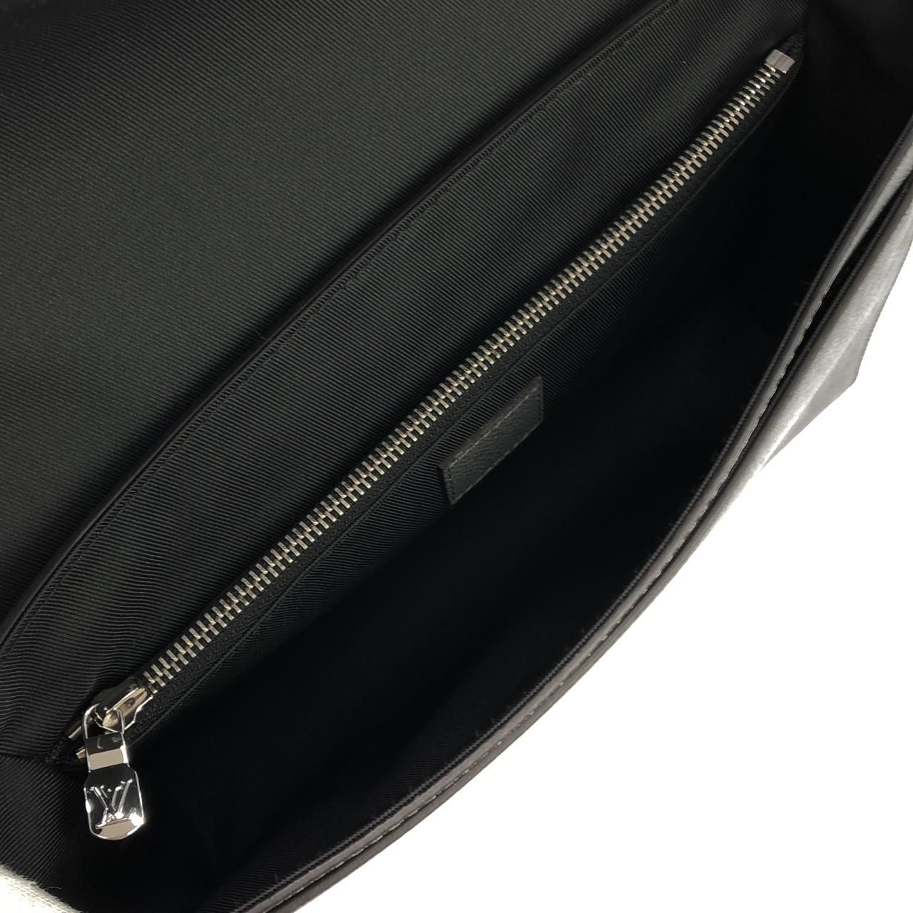 Louis Vuitton Taiga New Flap Messenger Shoulder — view 7