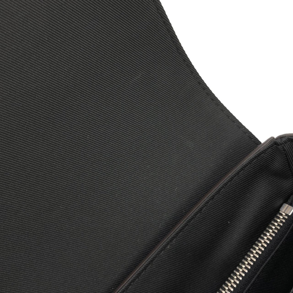 Louis Vuitton Taiga New Flap Messenger Shoulder — view 8
