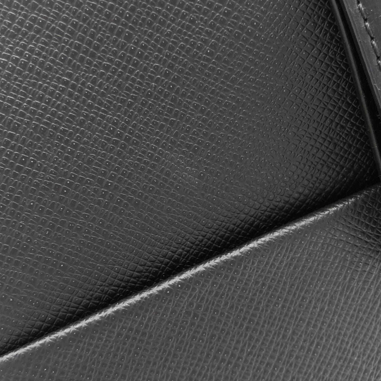 Louis Vuitton Taiga City Frame — view 6