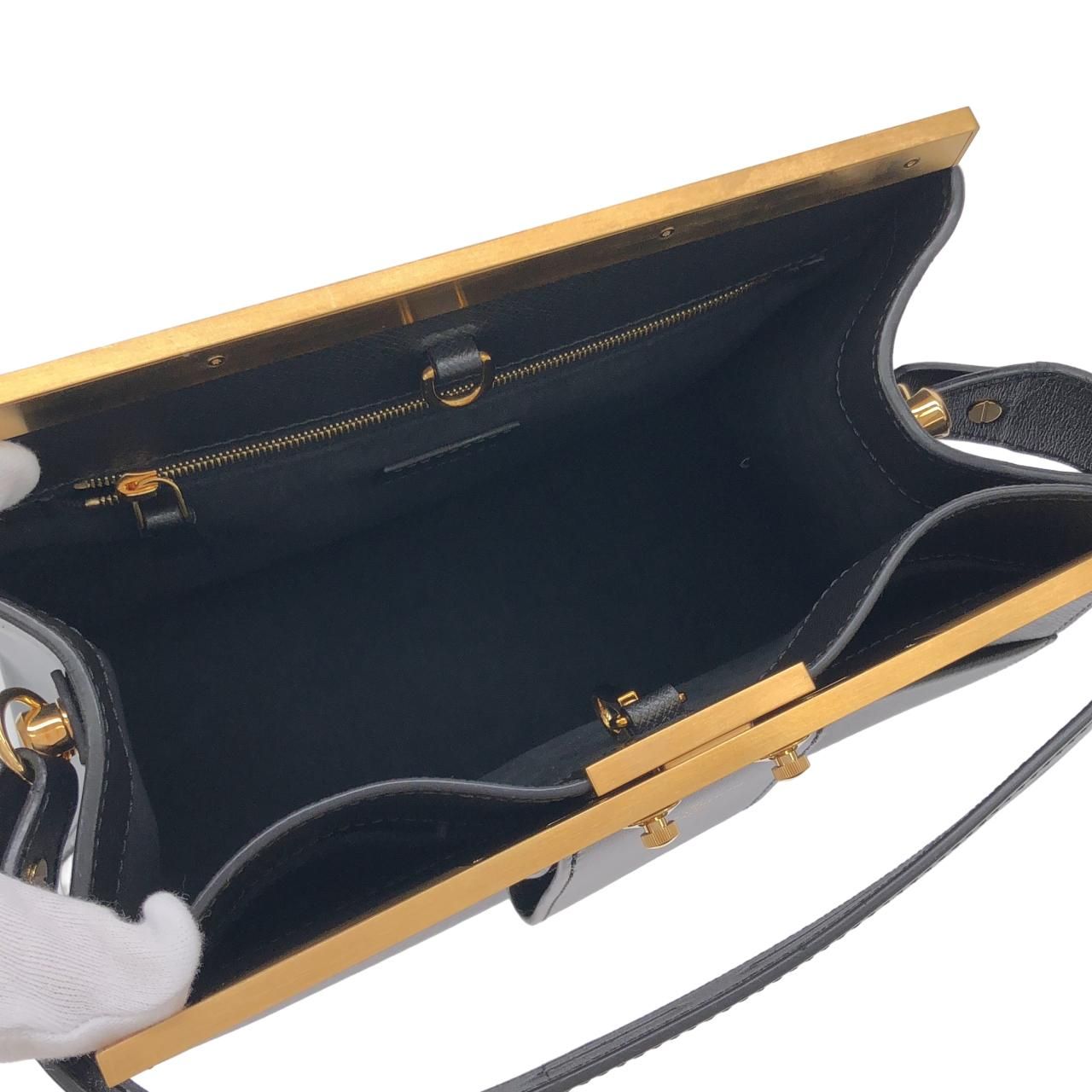 Louis Vuitton Taiga City Frame — view 8