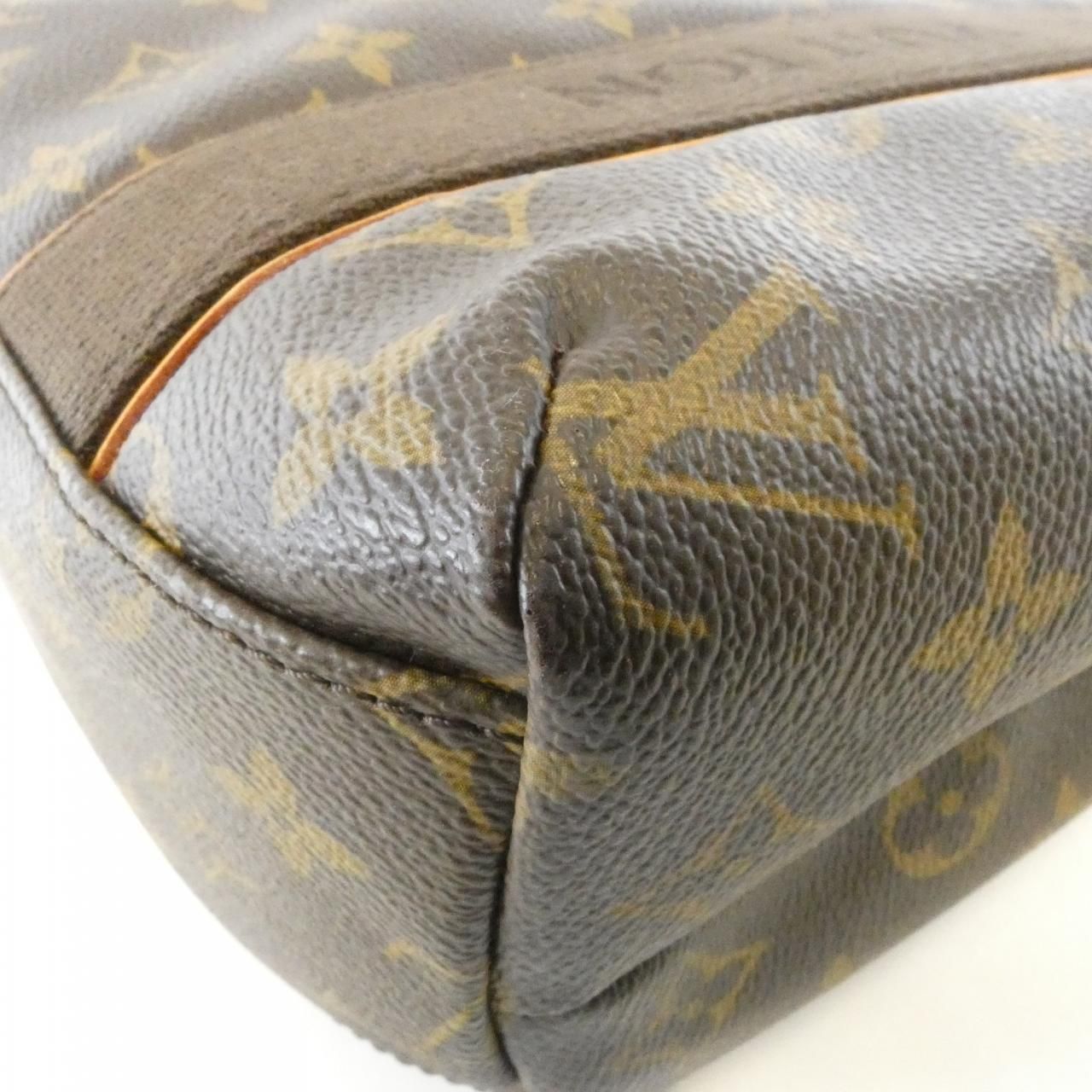 Louis Vuitton Monogram Beaubourg — view 3