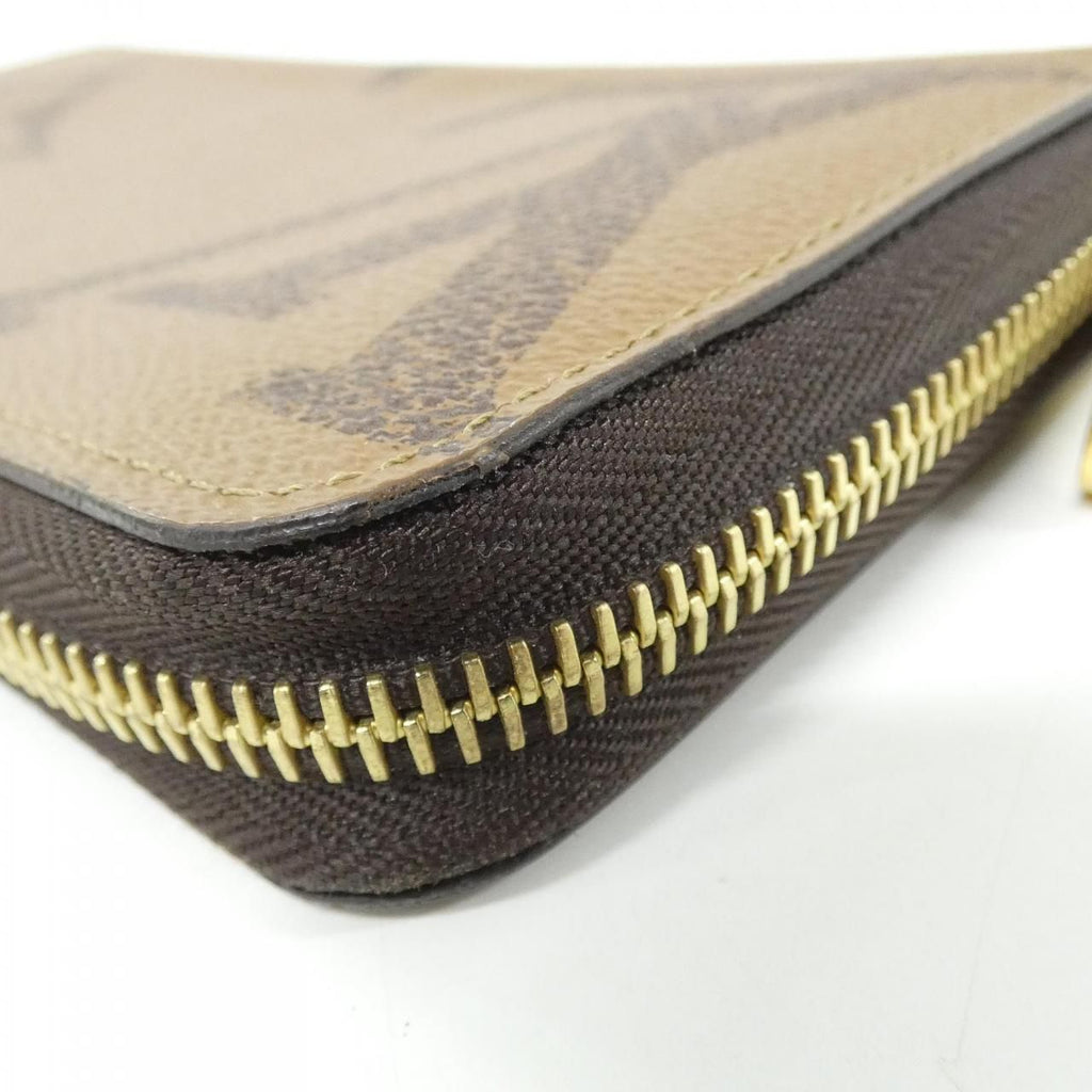 Louis Vuitton Monogram Giant Zippy Wallet — view 4
