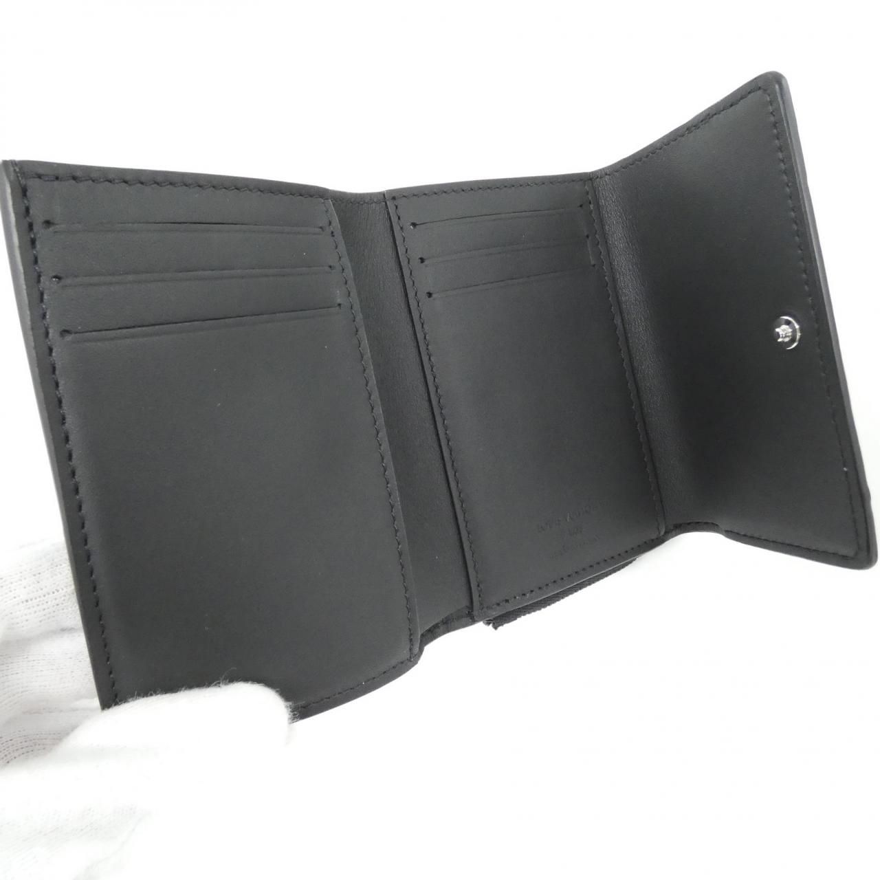 Louis Vuitton Taurillon Monogram Portefeuille Pilot Wallet — view 4