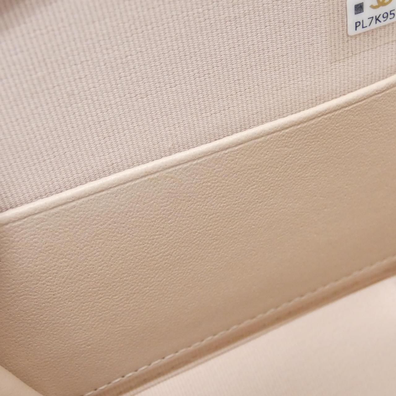 Chanel Shoulder Bag White — view 8