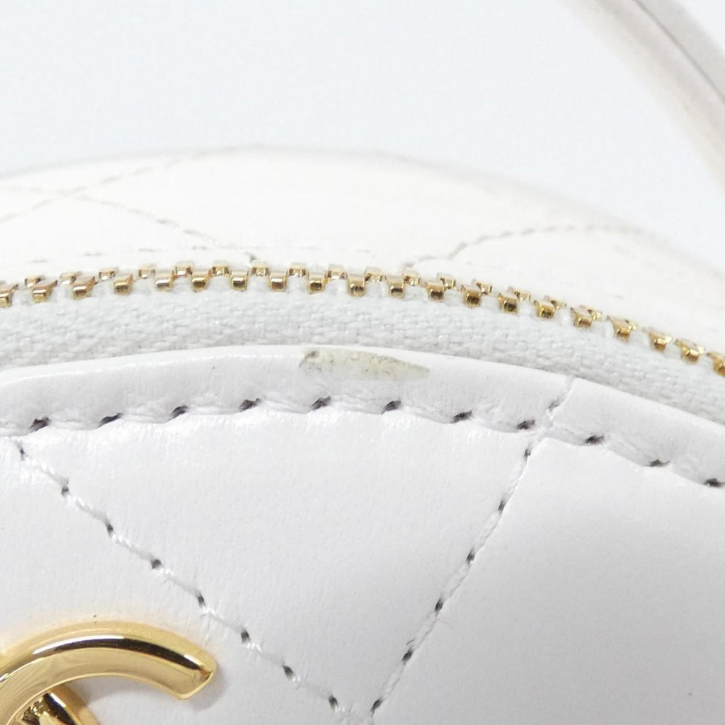 Chanel Shoulder Bag White — view 3