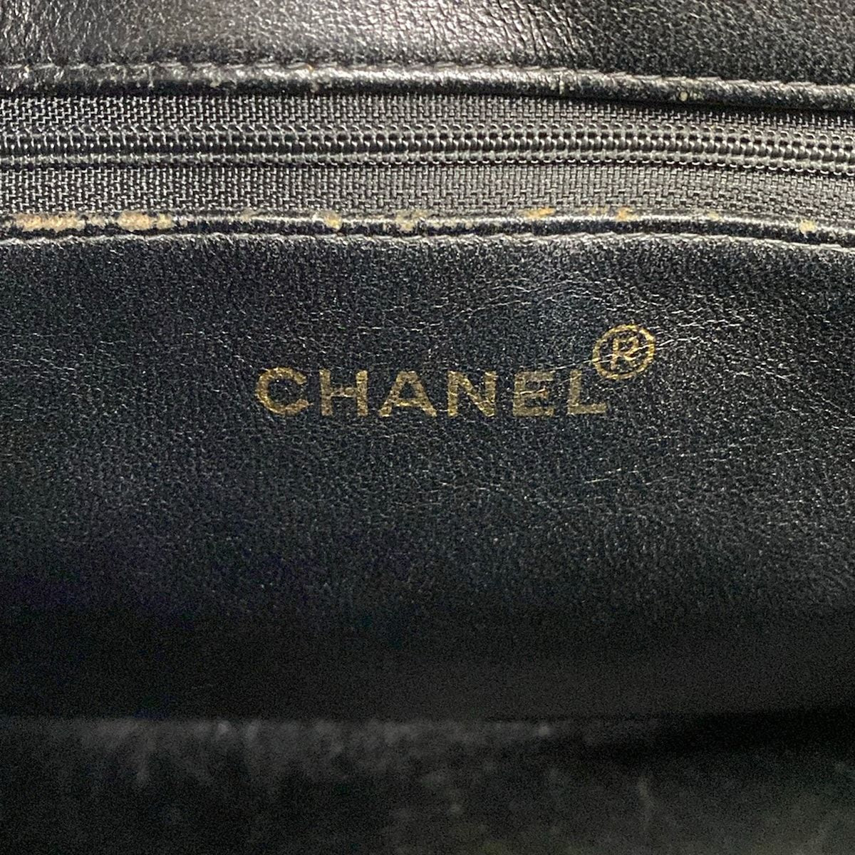 Chanel Tote Reissue Black Gold — view 9