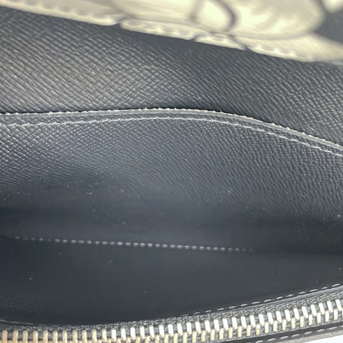 Louis Vuitton Wallet Taiga Portefeuille Brazza Hawaiian Print Ardoise Leather — view 4