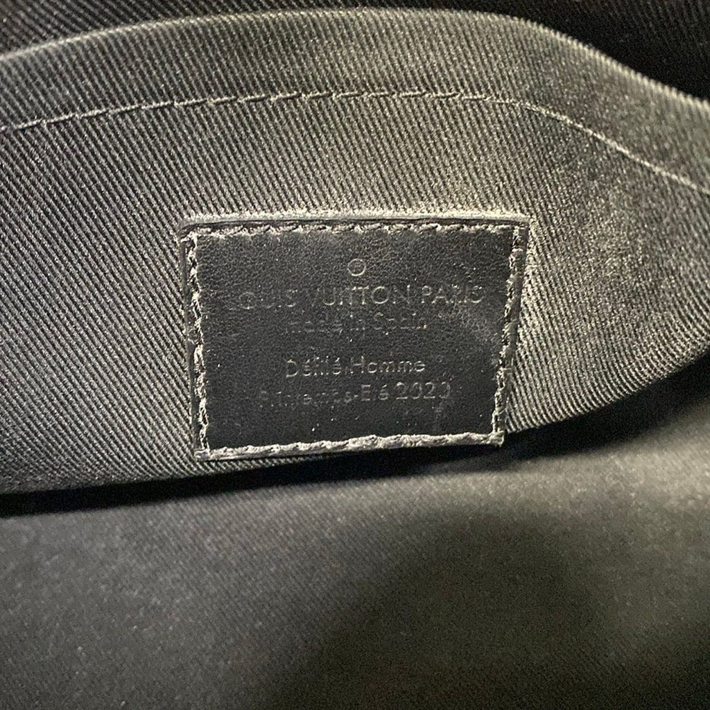 Louis Vuitton Shoulder Bag Monogram Tufting Triangle Messenger Turquoise — view 9