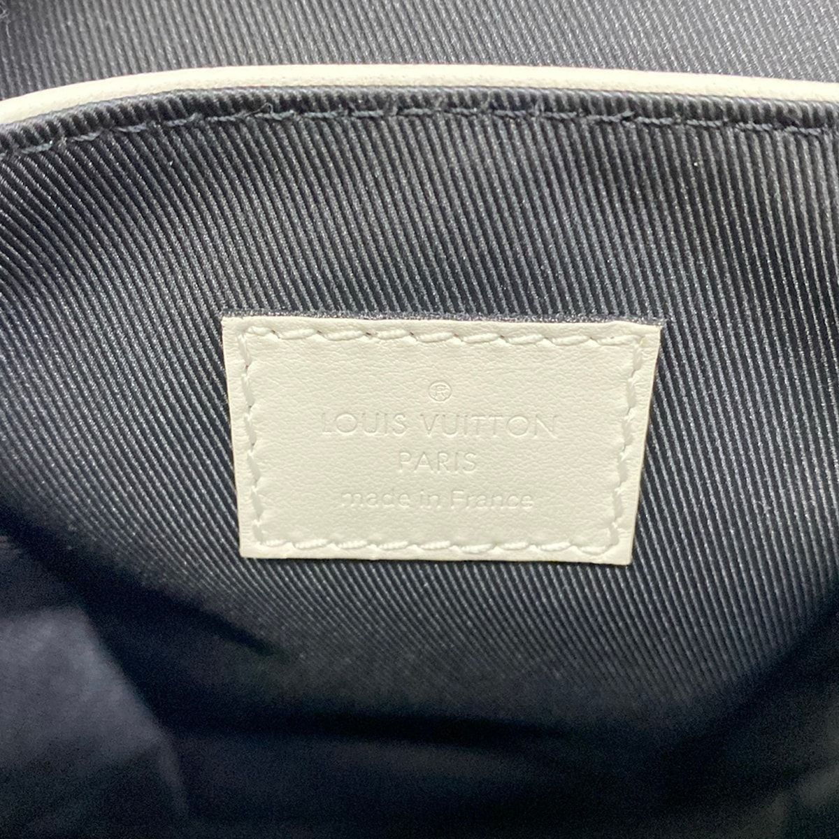 Louis Vuitton Shoulder Bag Cuir Taurillon Christopher XS Blanc Removable Strap — view 9