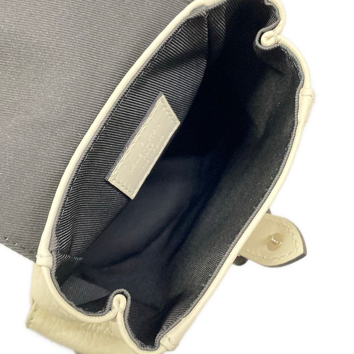 Louis Vuitton Shoulder Bag Cuir Taurillon Christopher XS Blanc Removable Strap — view 7