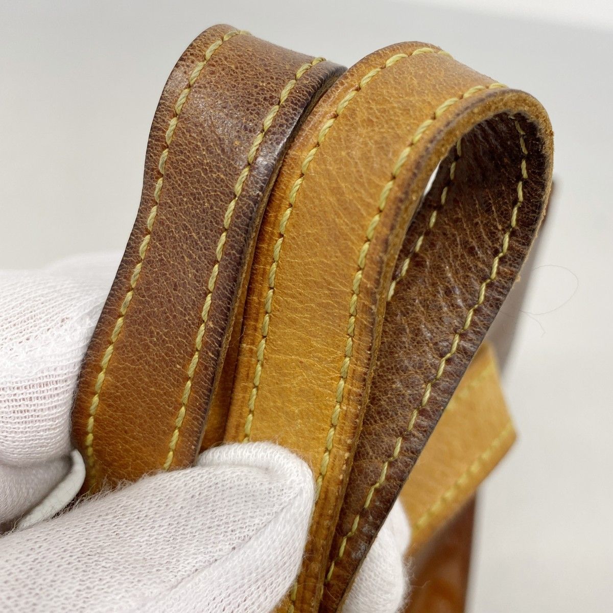Louis Vuitton Handbag Vernis Reed PM Blanc — view 8