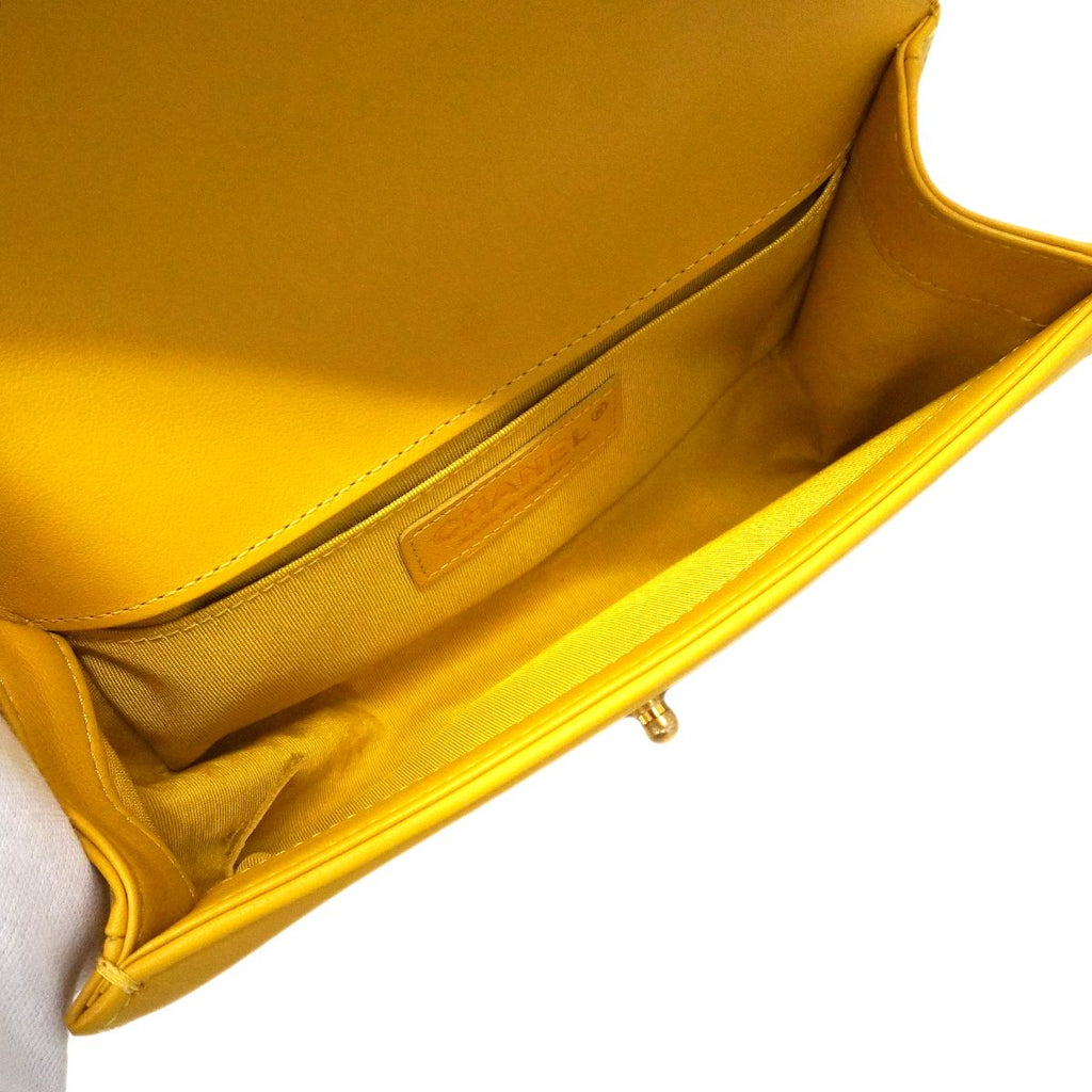 Chanel Shoulder Bag Boy Lambskin Yellow Gold — view 4
