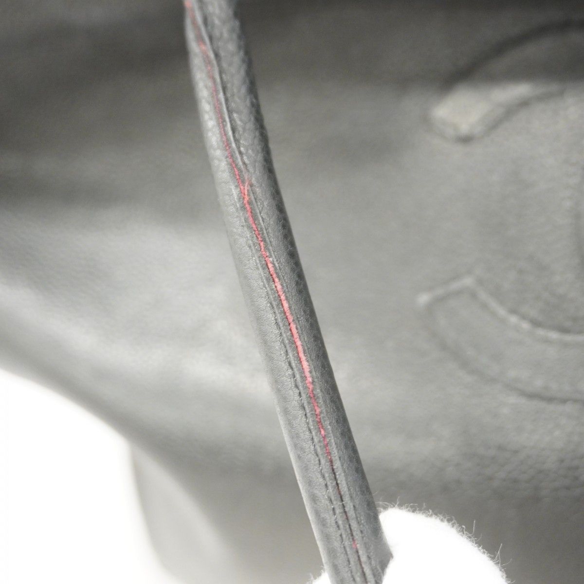 Chanel Tote Caviar Leather Black Gold — view 8