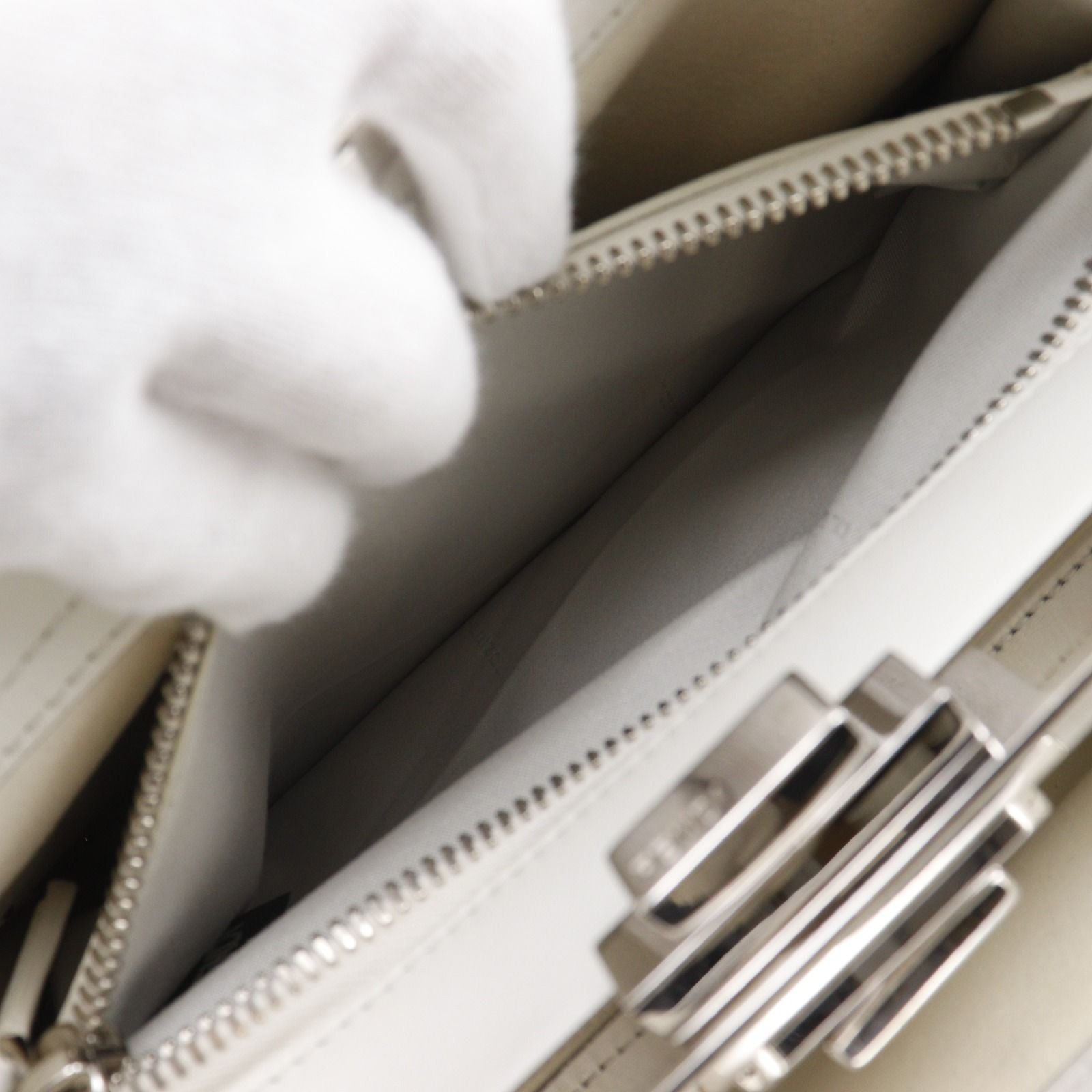 Fendi Peekaboo 2-Way Shoulder Leather White Handbag — view 8