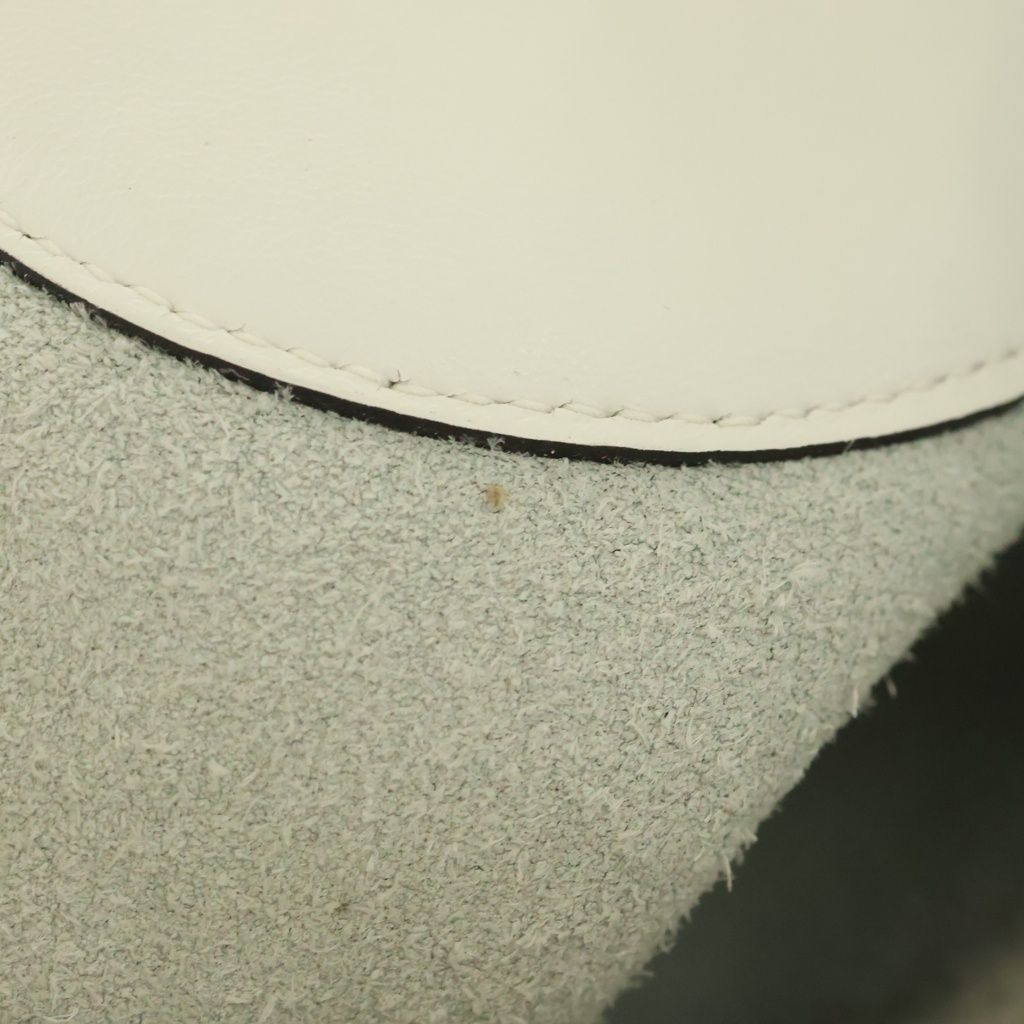 Hermes in the Loop 18 Taurillon Clemence Veau Gold Handbag White — view 7