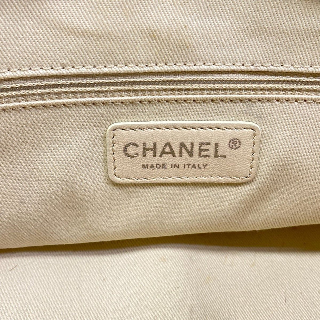 Chanel Shoulder Bag Diamond Stitch Ivory Chain CC Logo Silver Jumbo Leather — view 9