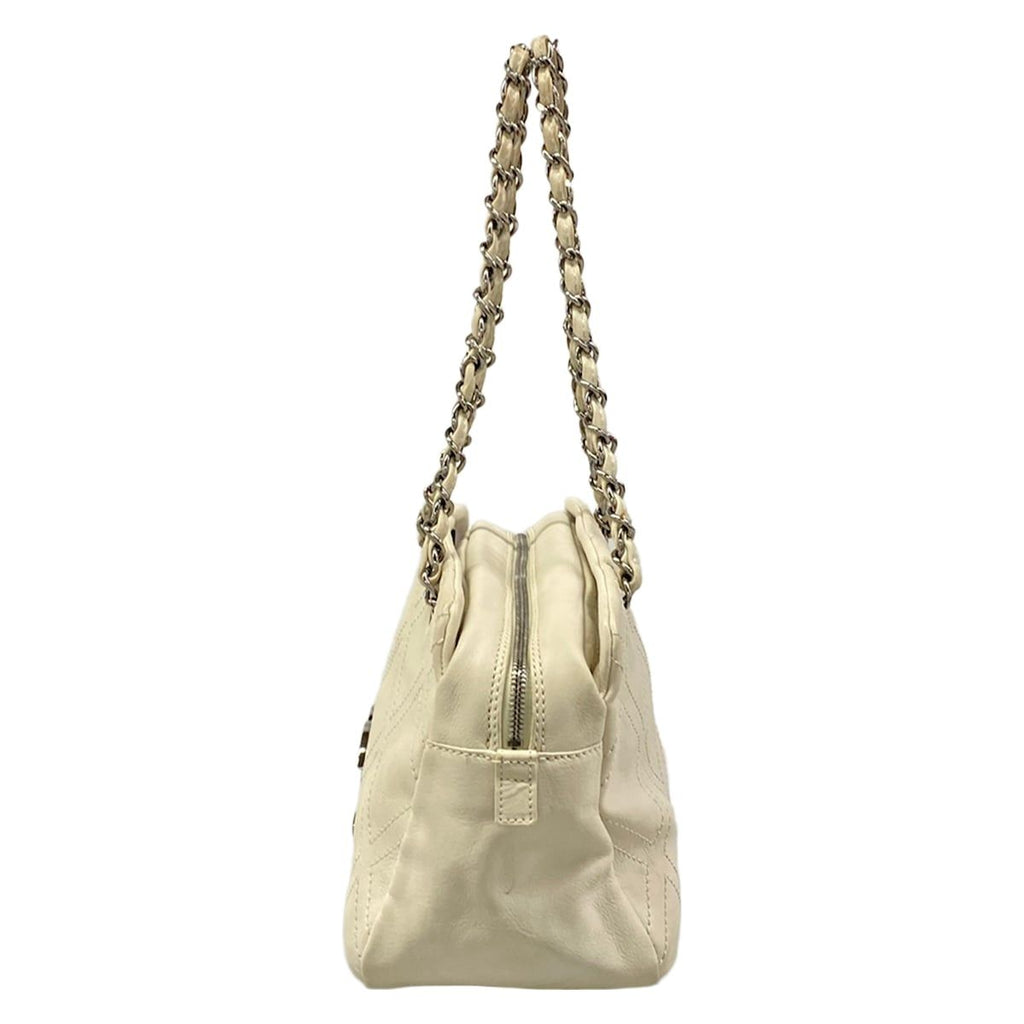 Chanel Shoulder Bag Diamond Stitch Ivory Chain CC Logo Silver Jumbo Leather — view 4