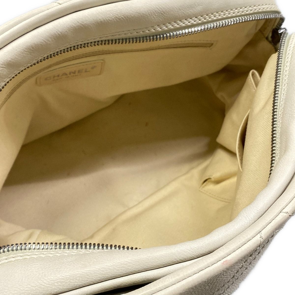 Chanel Shoulder Bag Diamond Stitch Ivory Chain CC Logo Silver Jumbo Leather — view 7