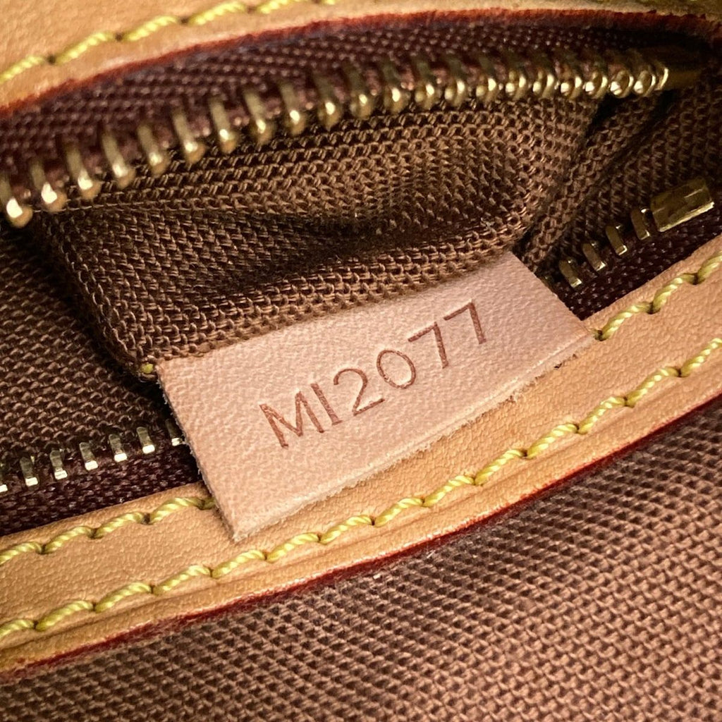 Louis Vuitton Shoulder Bag Monogram Batignolles Vertical — view 9