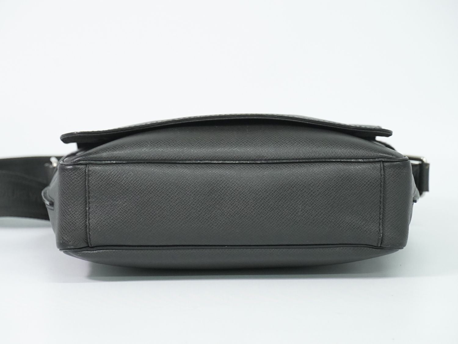 Louis Vuitton LV PM Taiga Leather Shoulder Bag Ardoise Black Second — view 3